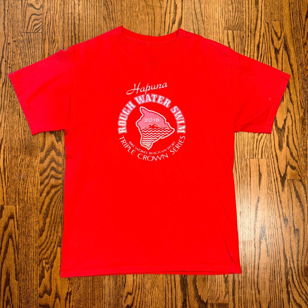 Hapuna Roughwater Swim 2018‎ Triple Crown Series Graphic T-Shirt Medium Red